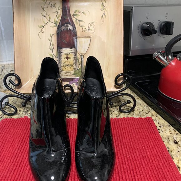 Tory Burch, Black Patent Leather Ankle Boots, Size 10 - Picture 5 of 5